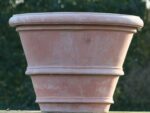 Terracotta pot Poggi Ugo, Vaso a parete con orli